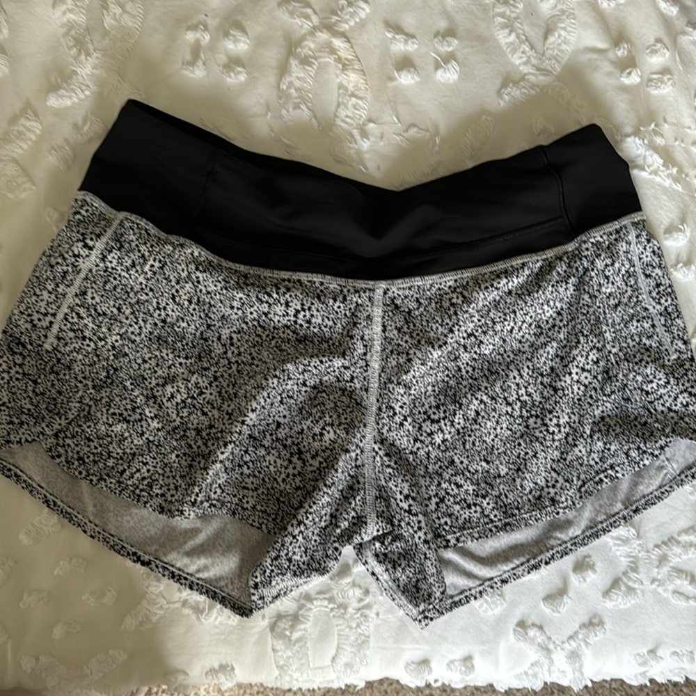 Women’s size 6 Lululemon speed up short